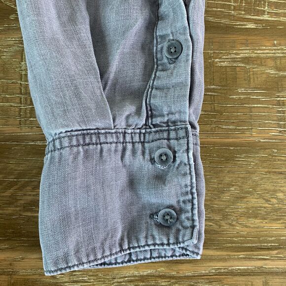 Bella Dahl frayed hem split back button down gray chambray - Picture 7 of 12